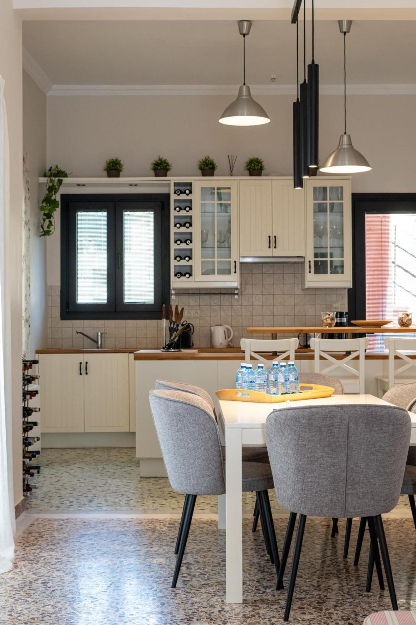 Angelinas Quarters - Kalamata Mediterranean Villas Экстерьер фото